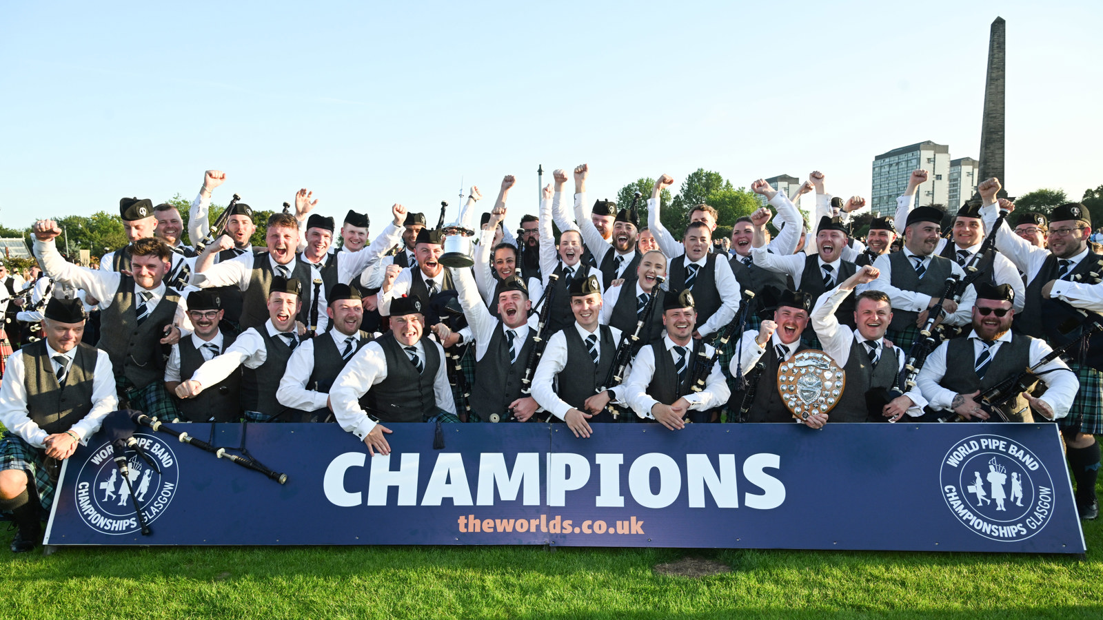 The 2025 Worlds Winners, Inveraray & District celebrating.